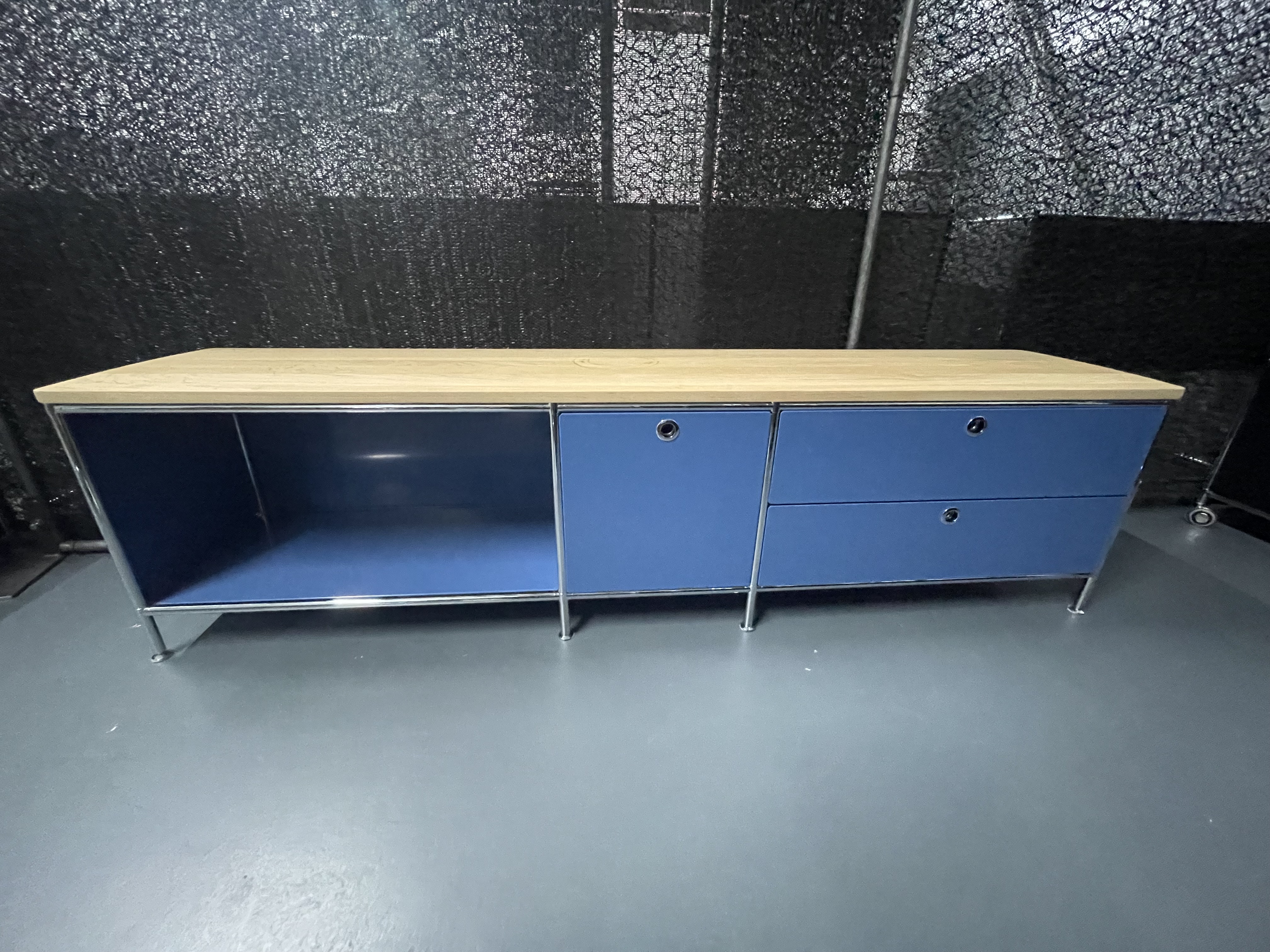 Lowboard brilliant blue