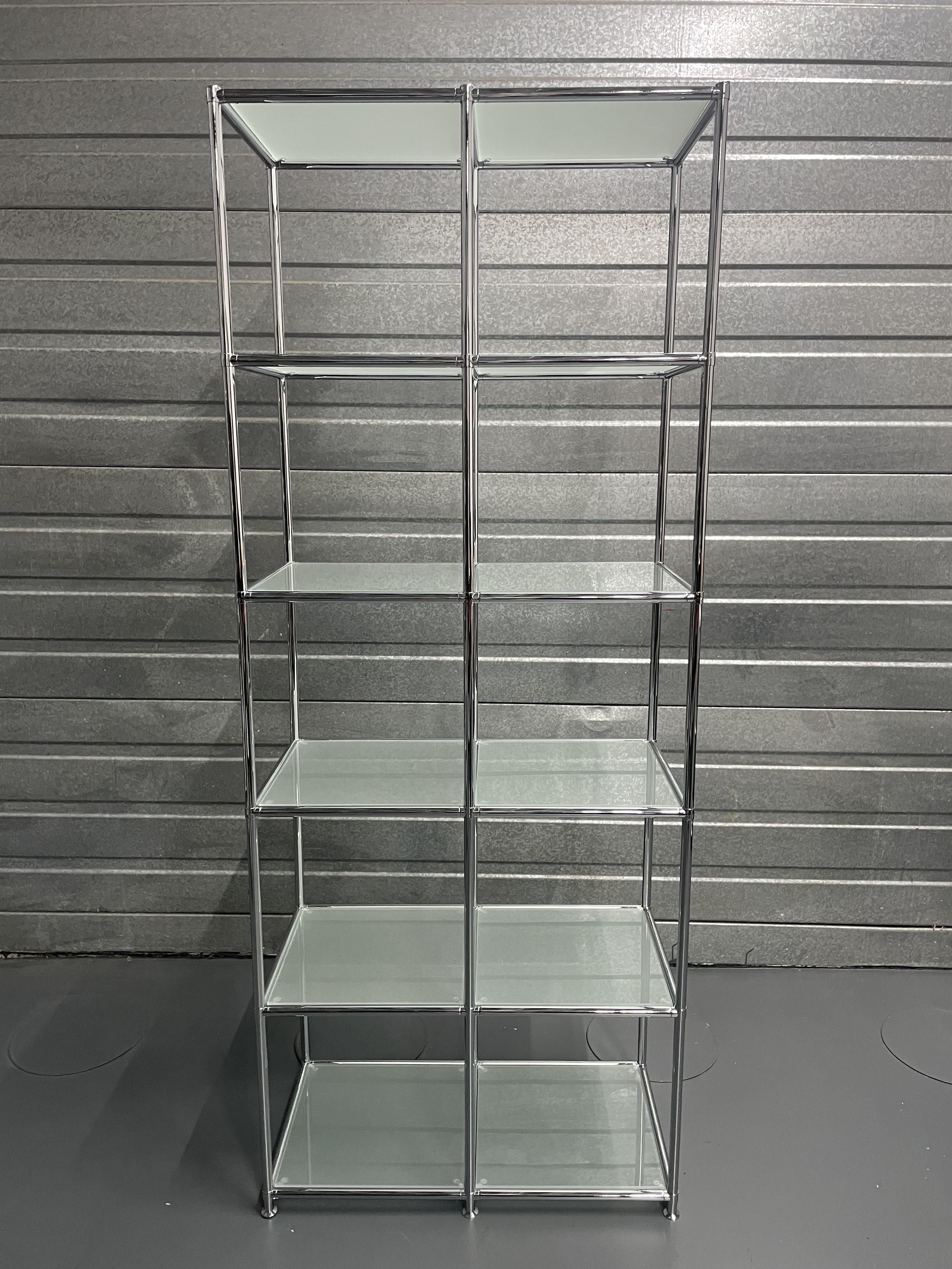 Shelf with glass trays