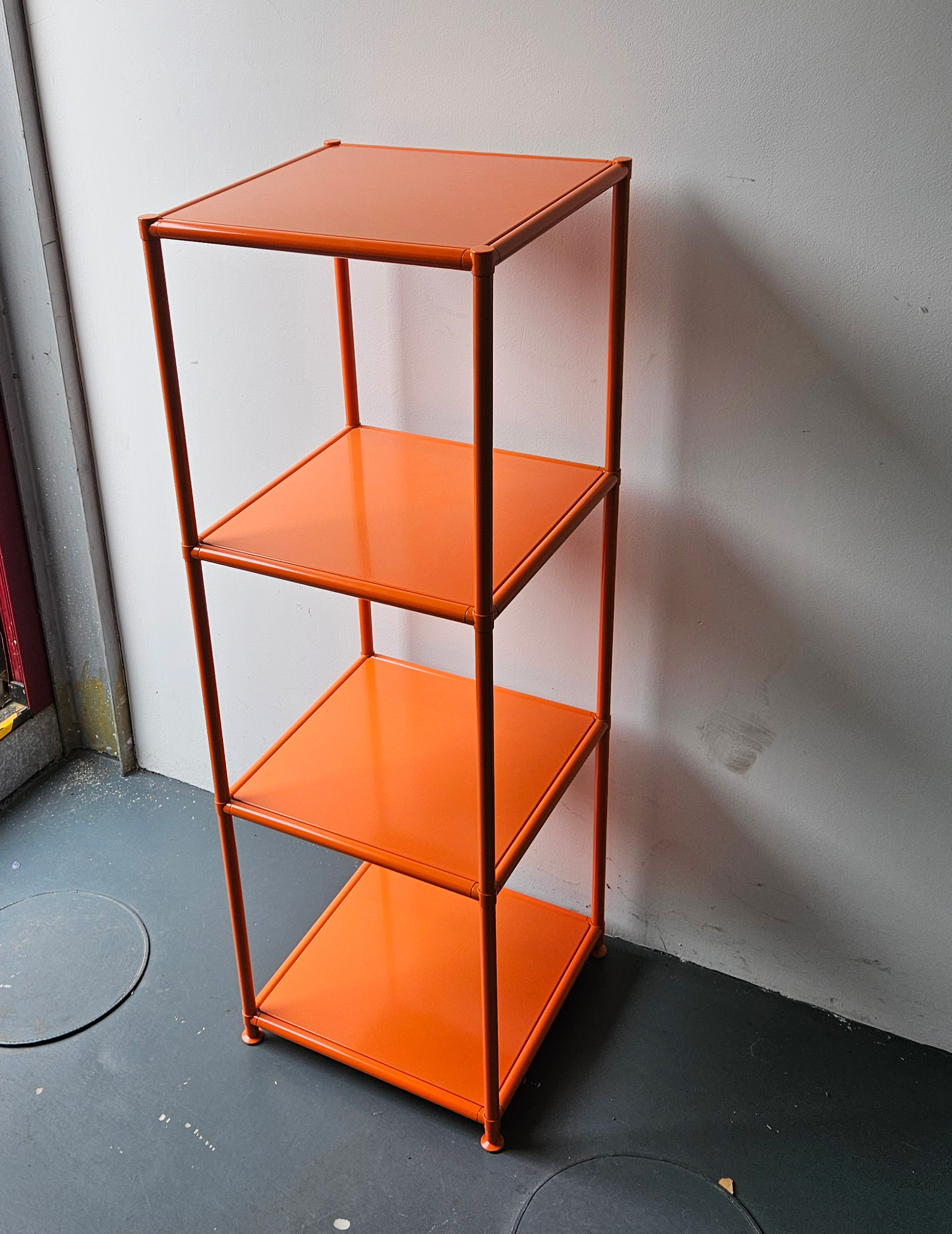 Shelf all Orange. Demonstration model