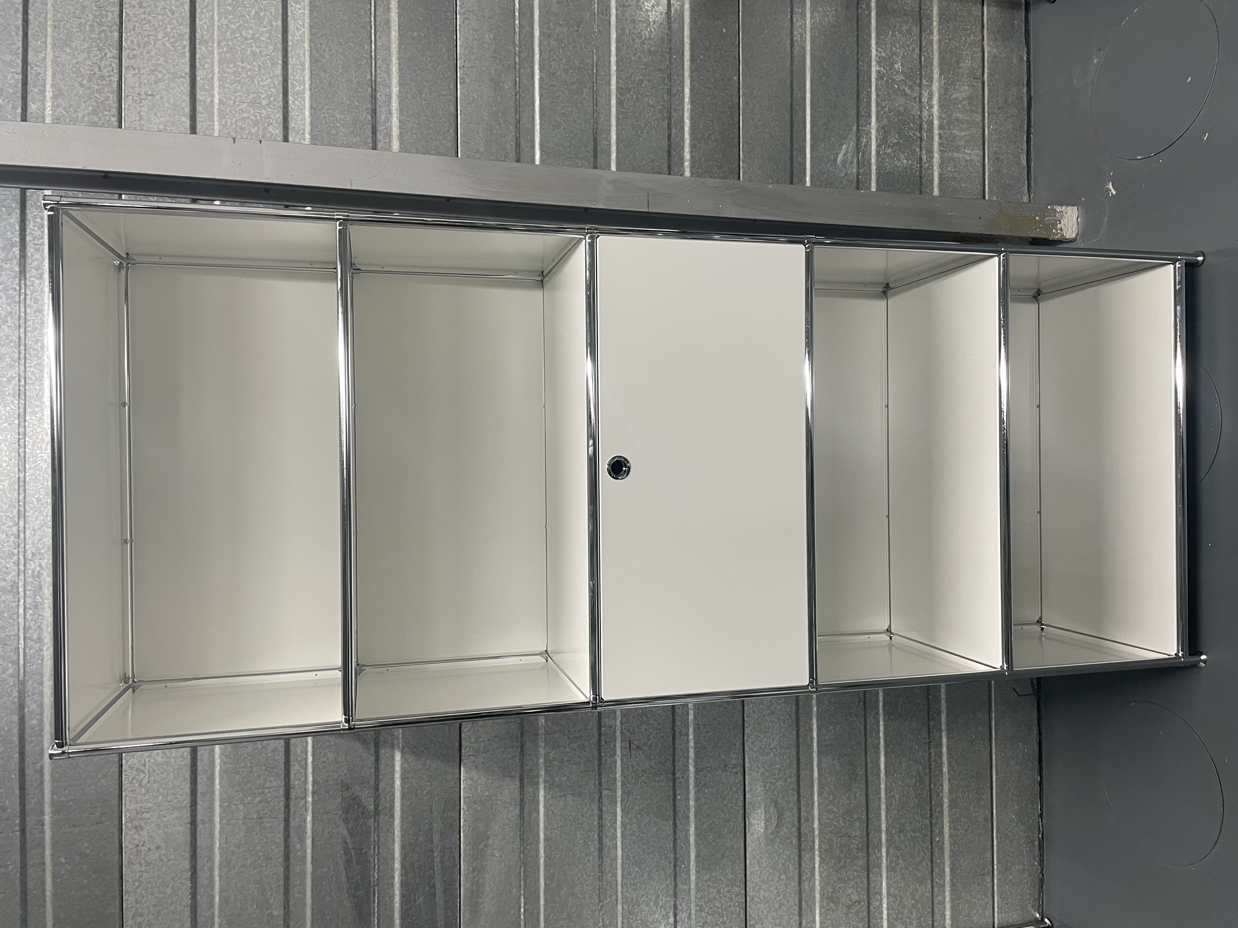 Shelf 580 demonstration model White
