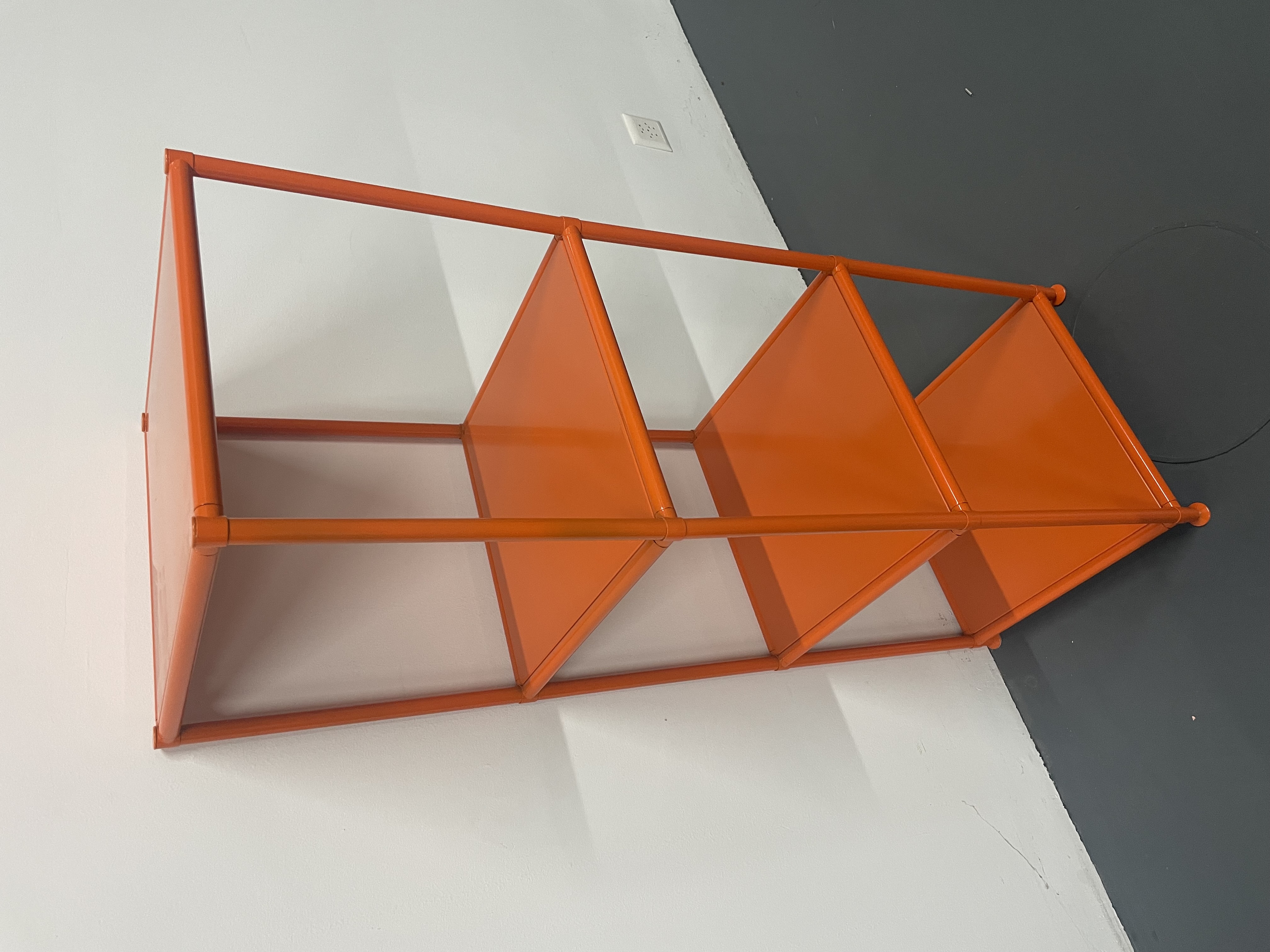 Tower all Orange. Demonstration model