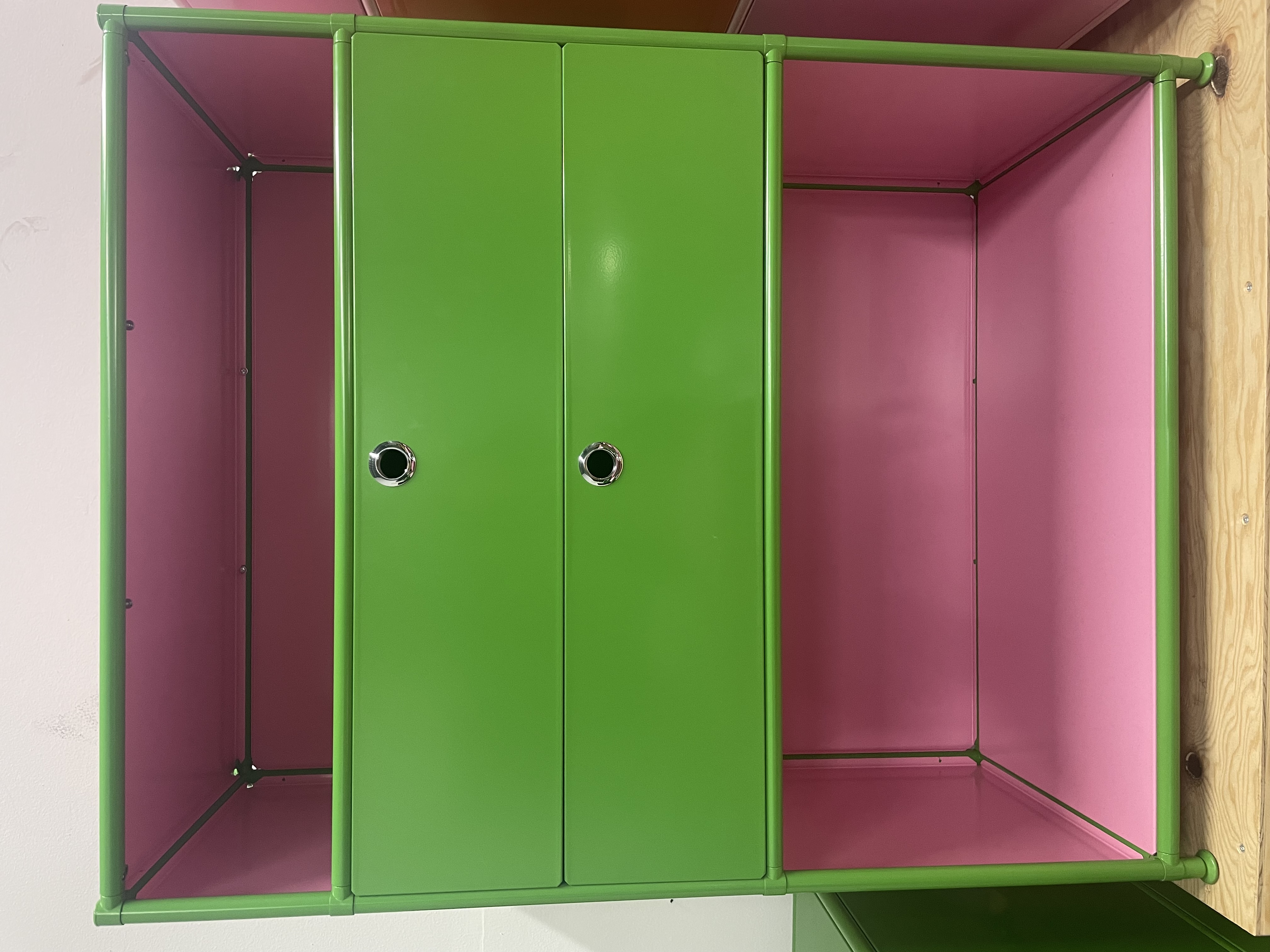 Shelf Pink / Apple Green